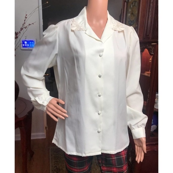 Vtg. Cream colored blouse/ size 12 - Picture 1 of 3